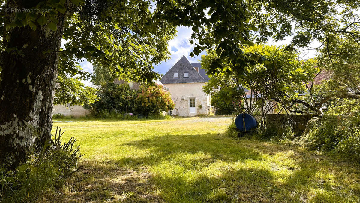 Maison à AMBILLOU