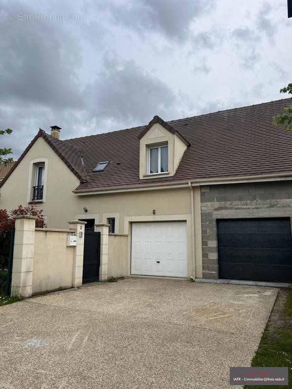 Maison à LES GRANGES-LE-ROI