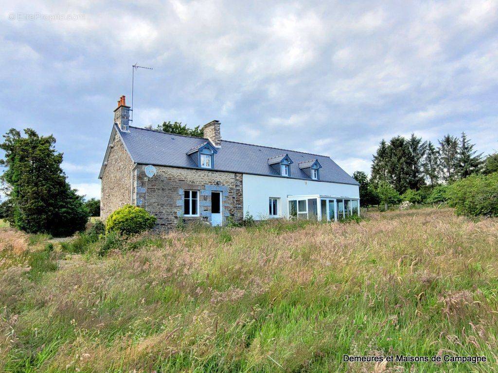 Maison à SAINT-HILAIRE-DU-HARCOUET