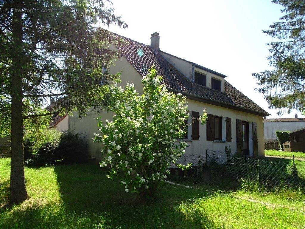 Maison à LA CHAPELLE-LA-REINE