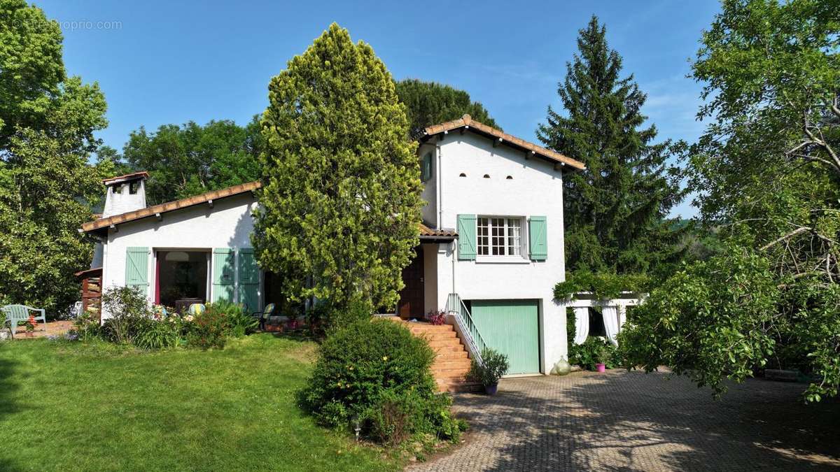 Maison à SAINT-GEORGES-DE-LUZENCON