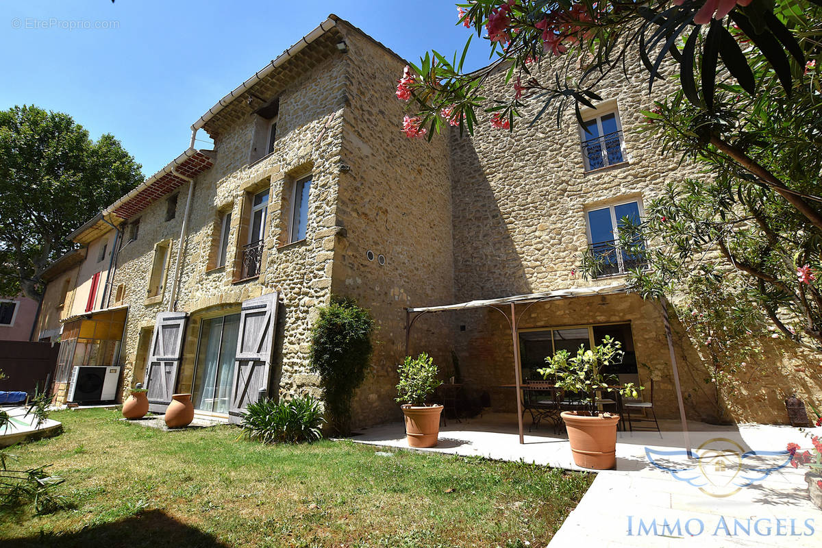 Maison à SAINTE-CECILE-LES-VIGNES