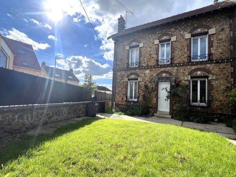 Maison à MERY-SUR-OISE