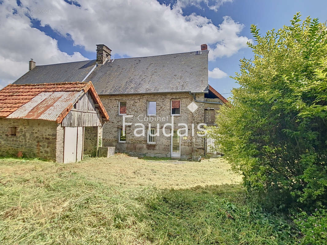 Maison à SAINT-EBREMOND-DE-BONFOSSE