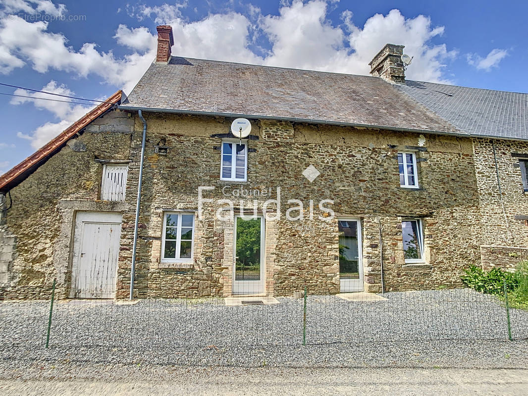 Maison à SAINT-EBREMOND-DE-BONFOSSE