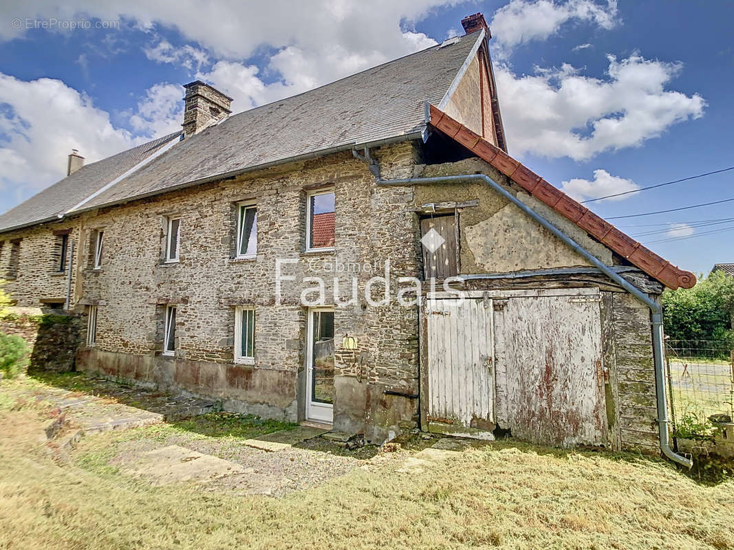 Maison à SAINT-EBREMOND-DE-BONFOSSE