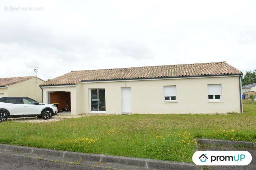 Maison à LA ROCHE-CHALAIS