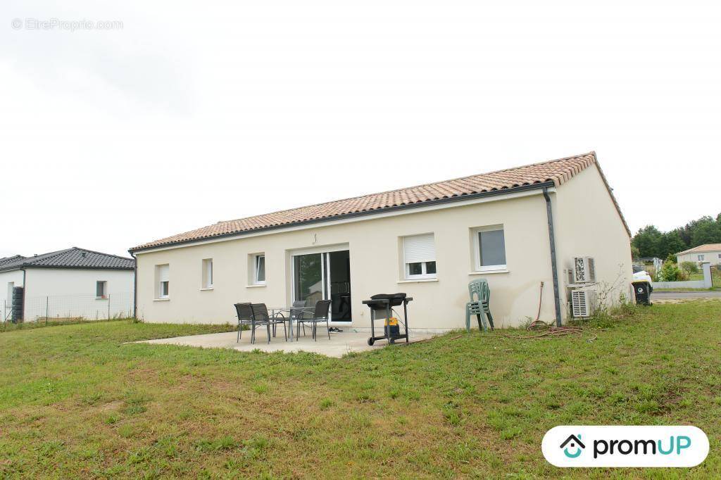 Maison à LA ROCHE-CHALAIS