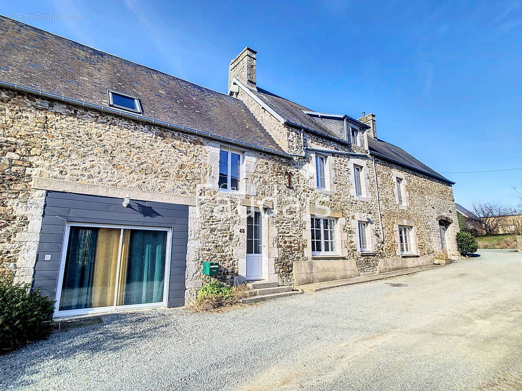 Appartement à HEUGUEVILLE-SUR-SIENNE