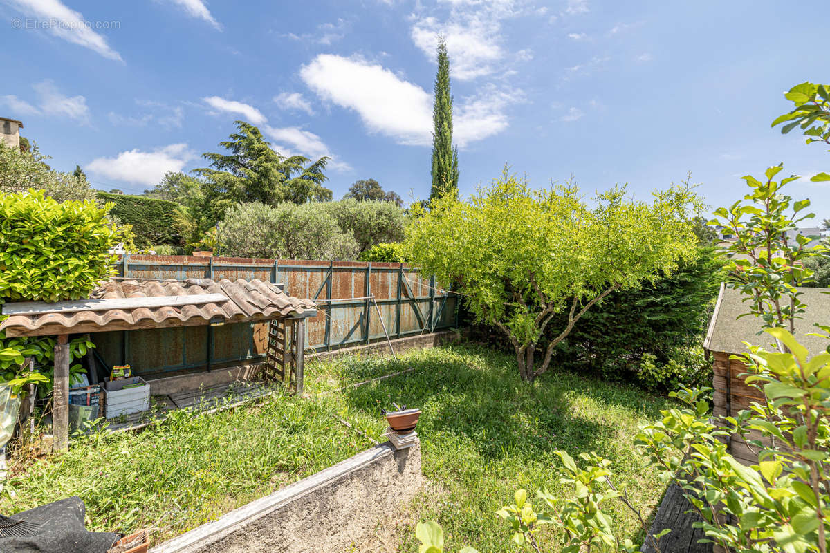 Maison à LA ROQUETTE-SUR-SIAGNE