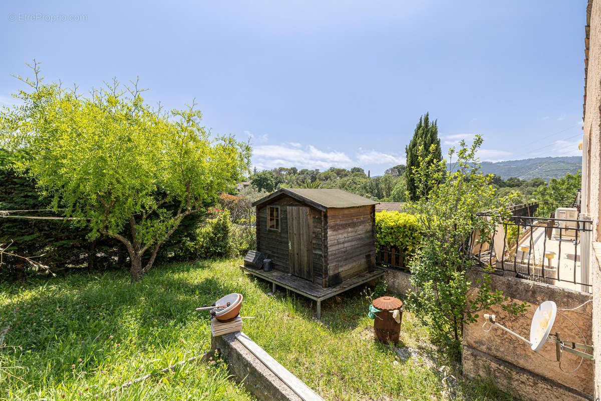 Maison à LA ROQUETTE-SUR-SIAGNE