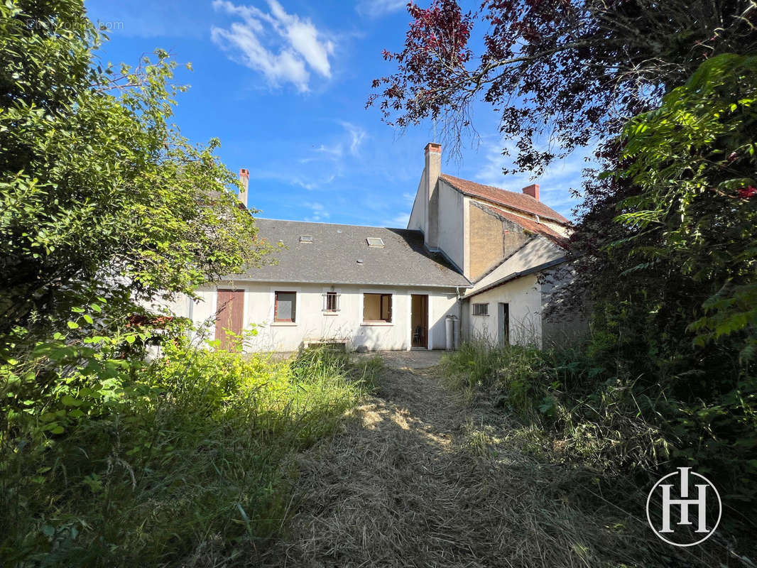 Maison à SAINT-AMAND-MONTROND