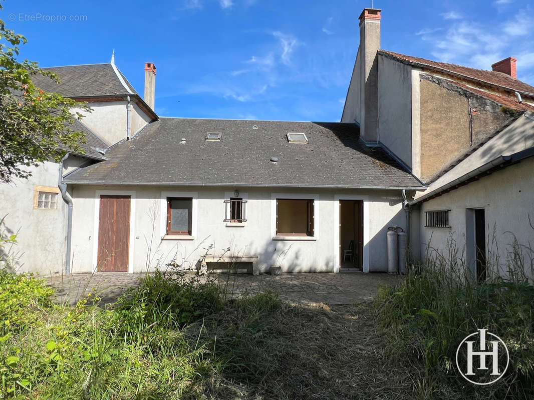 Maison à SAINT-AMAND-MONTROND