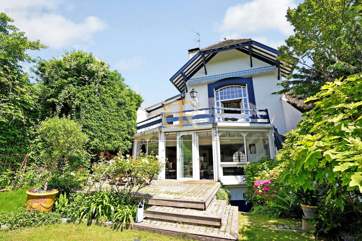 Maison à SAINT-MAUR-DES-FOSSES