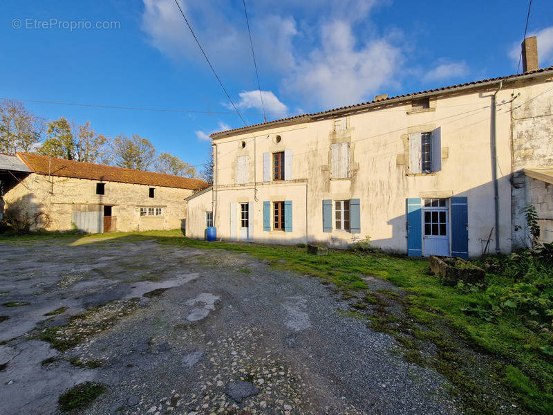 Maison à TONNAY-BOUTONNE