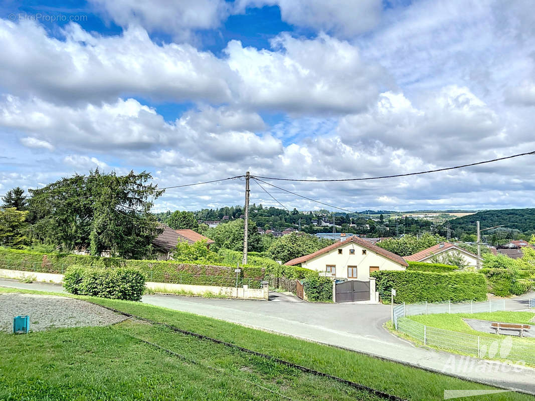 Appartement à GRAND-CHARMONT