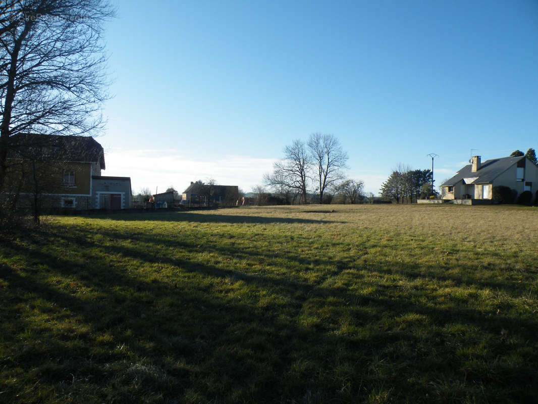 Terrain à ANGLARS-SAINT-FELIX