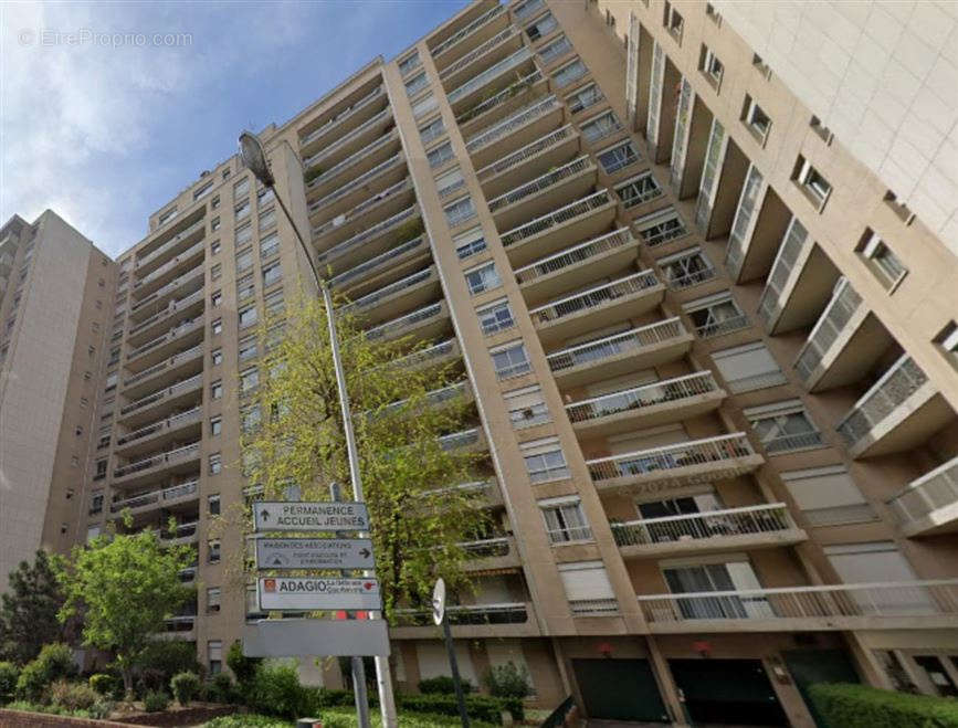 Appartement à COURBEVOIE