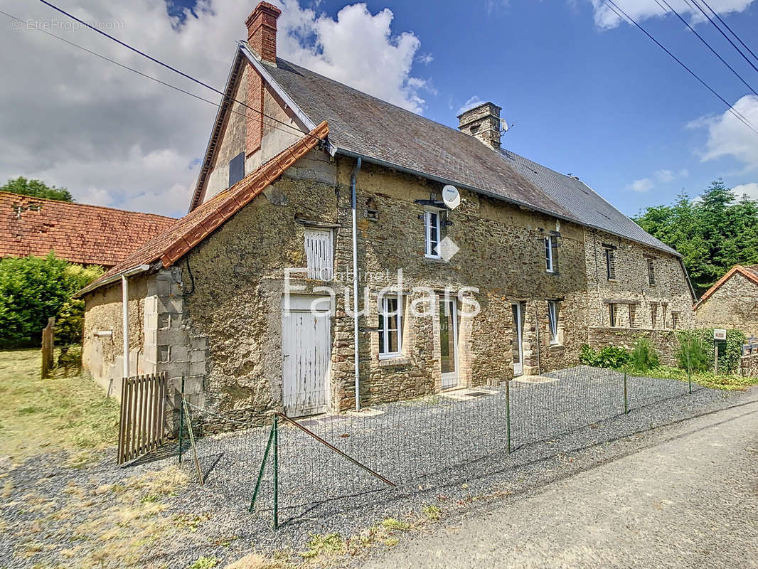 Maison à SAINT-EBREMOND-DE-BONFOSSE