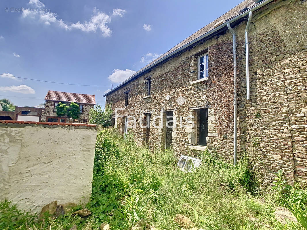 Maison à SAINT-EBREMOND-DE-BONFOSSE