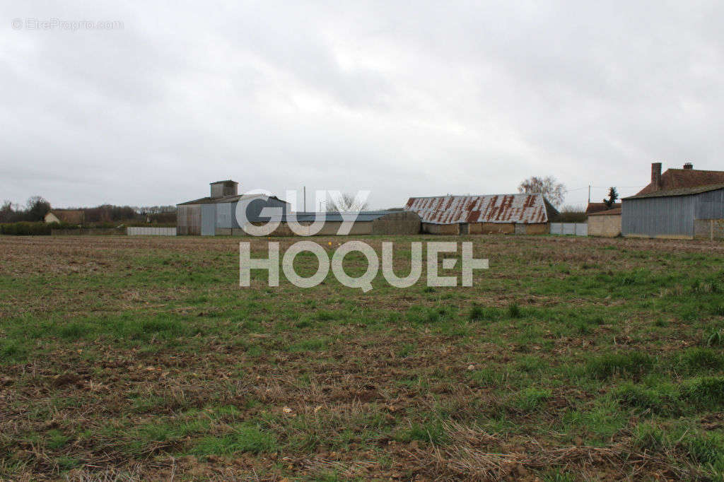 Terrain à MARCILLY-LA-CAMPAGNE