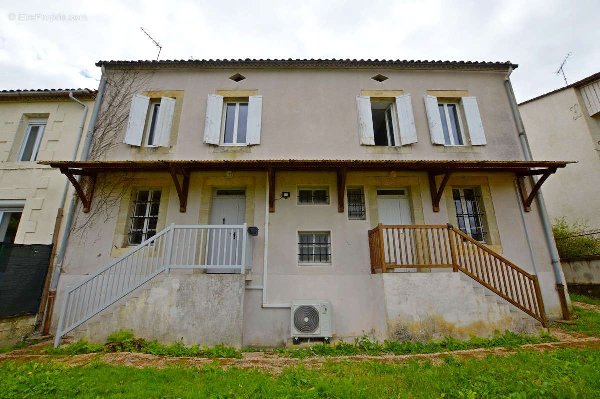 Maison à SEYCHES