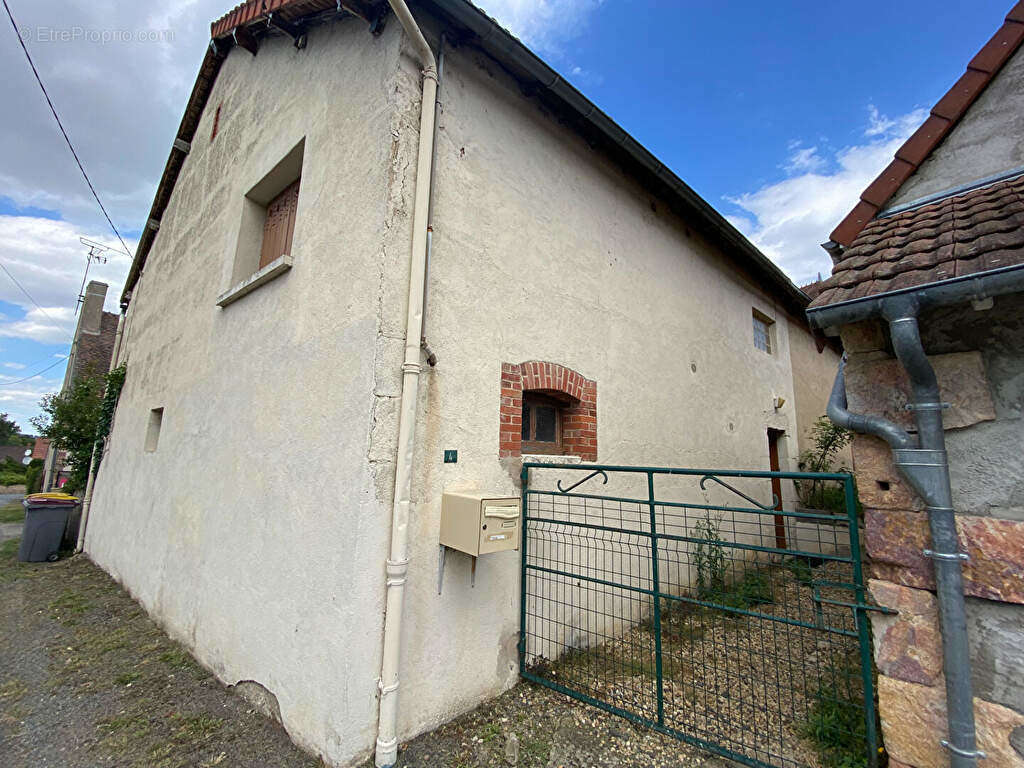 Maison à REUGNY