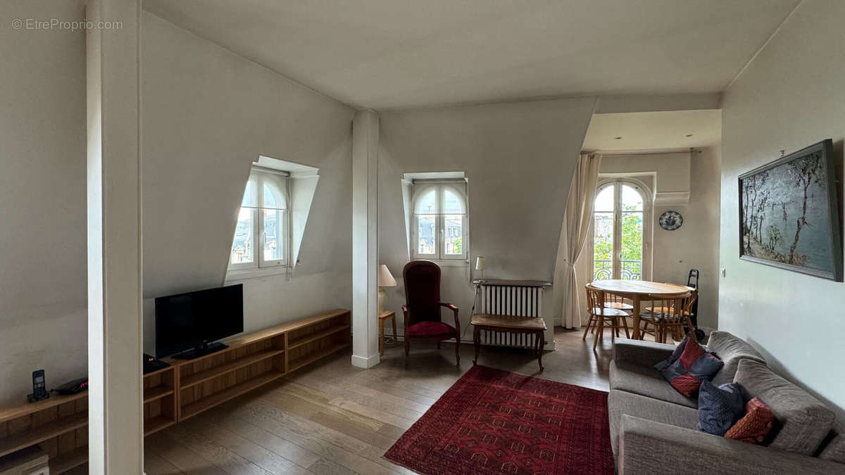 Appartement à PARIS-17E