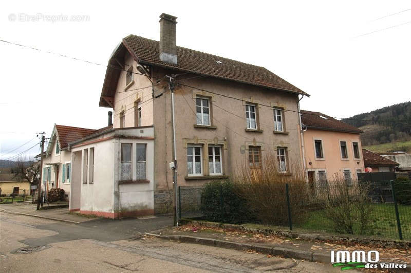 Maison à GRANGES-SUR-VOLOGNE