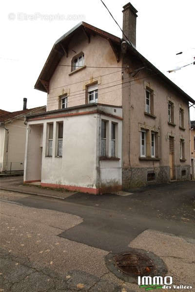 Maison à GRANGES-SUR-VOLOGNE