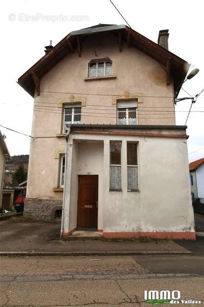 Maison à GRANGES-SUR-VOLOGNE