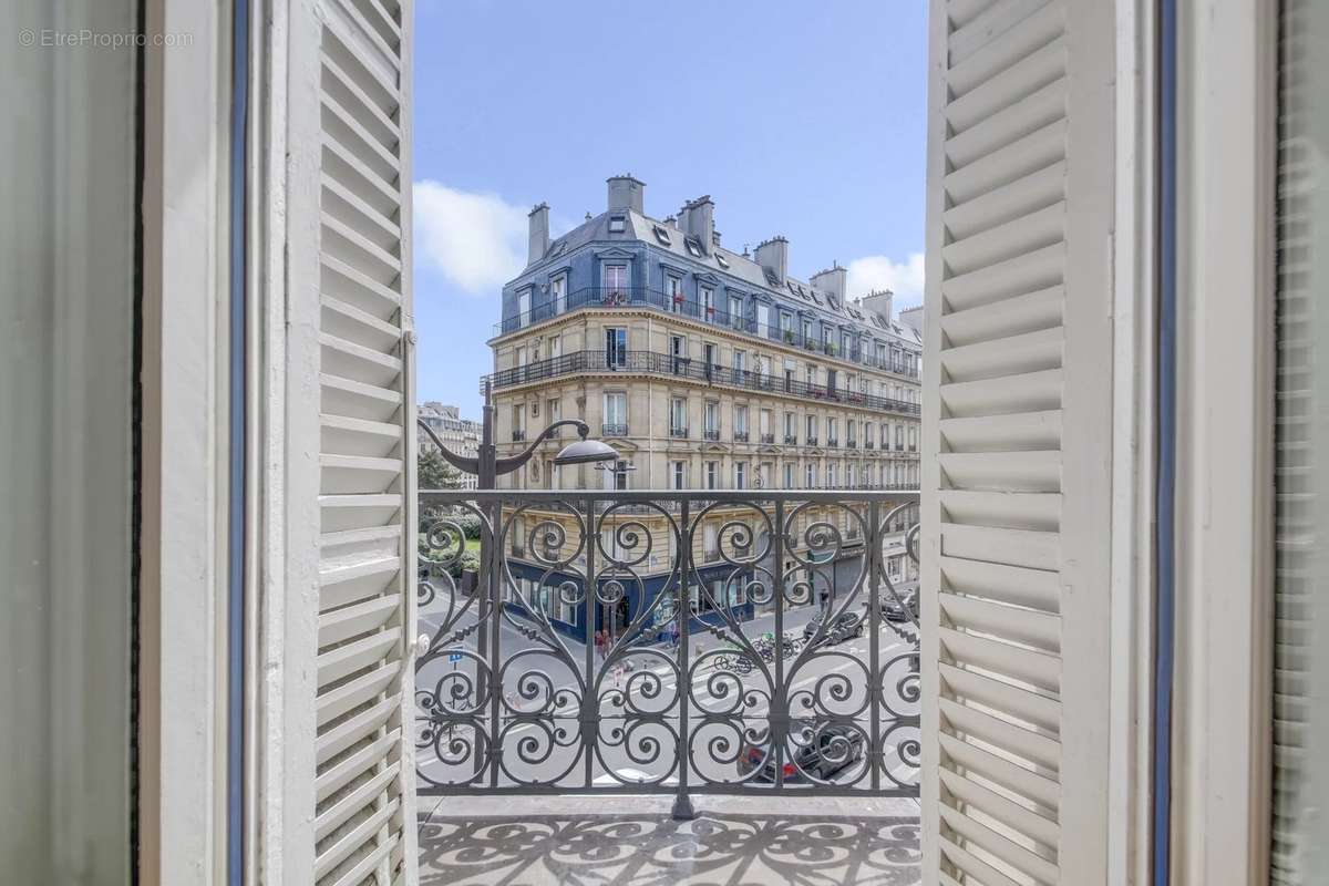 Appartement à PARIS-17E