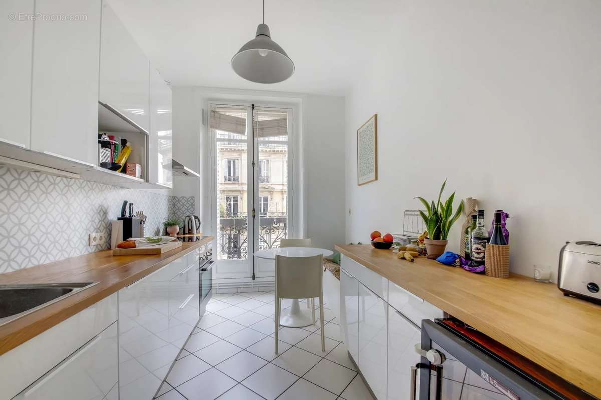 Appartement à PARIS-17E