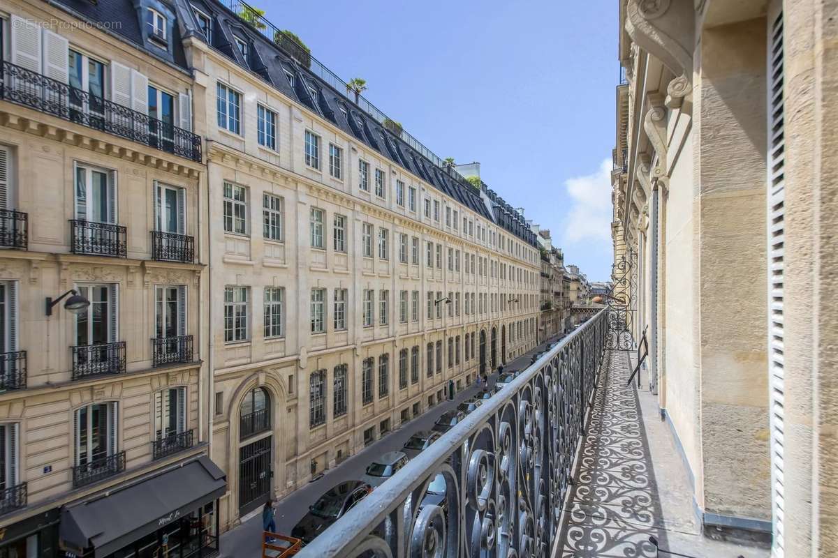 Appartement à PARIS-17E