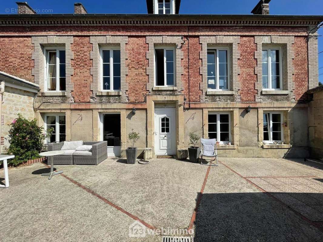 Découvrons l&#039;intérieur de cette demeure - Maison à ROYAUCOURT-ET-CHAILVET