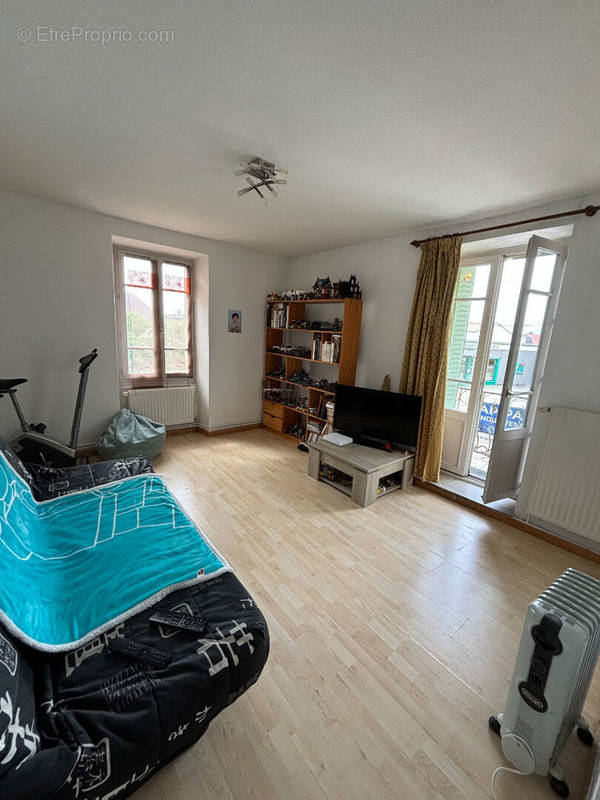 Appartement à FRASNE