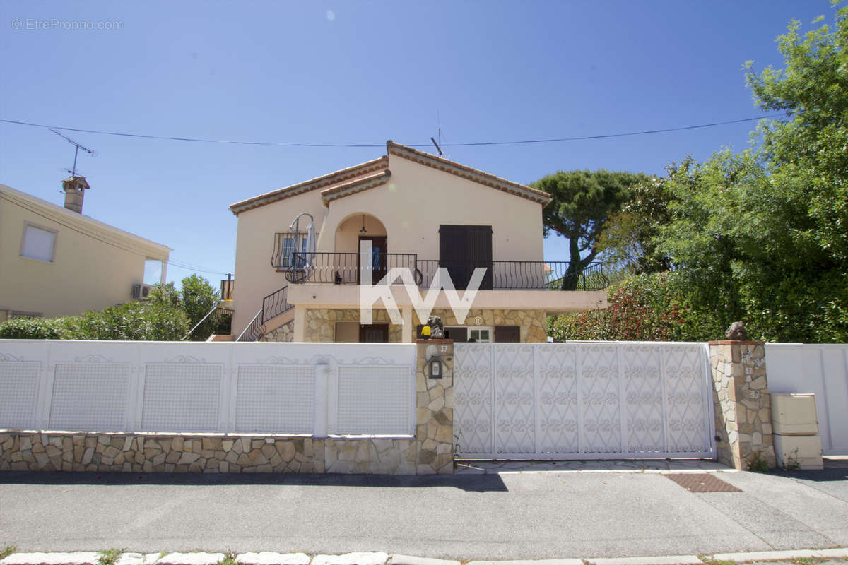 Appartement à VILLENEUVE-LOUBET