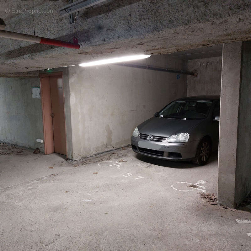 Parking à JURANCON