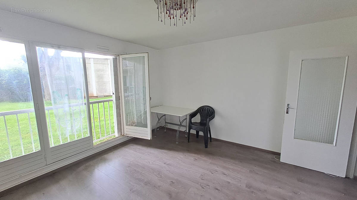 Appartement à MAGNY-LES-HAMEAUX