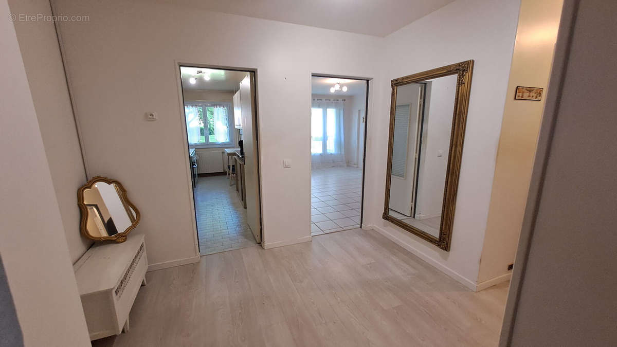 Appartement à MAGNY-LES-HAMEAUX