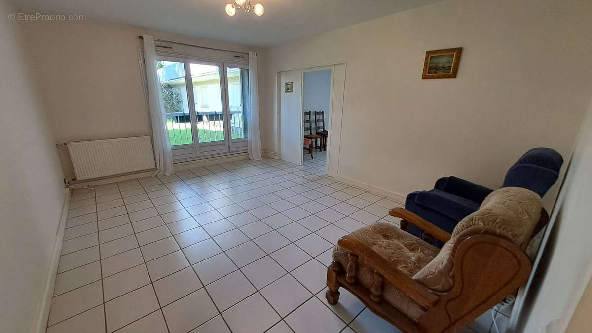 Appartement à MAGNY-LES-HAMEAUX