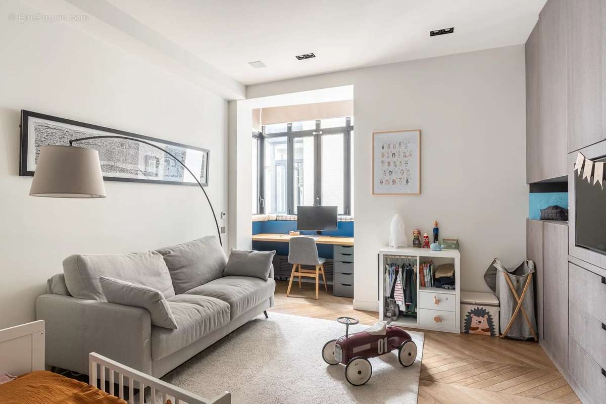 Appartement à PARIS-8E