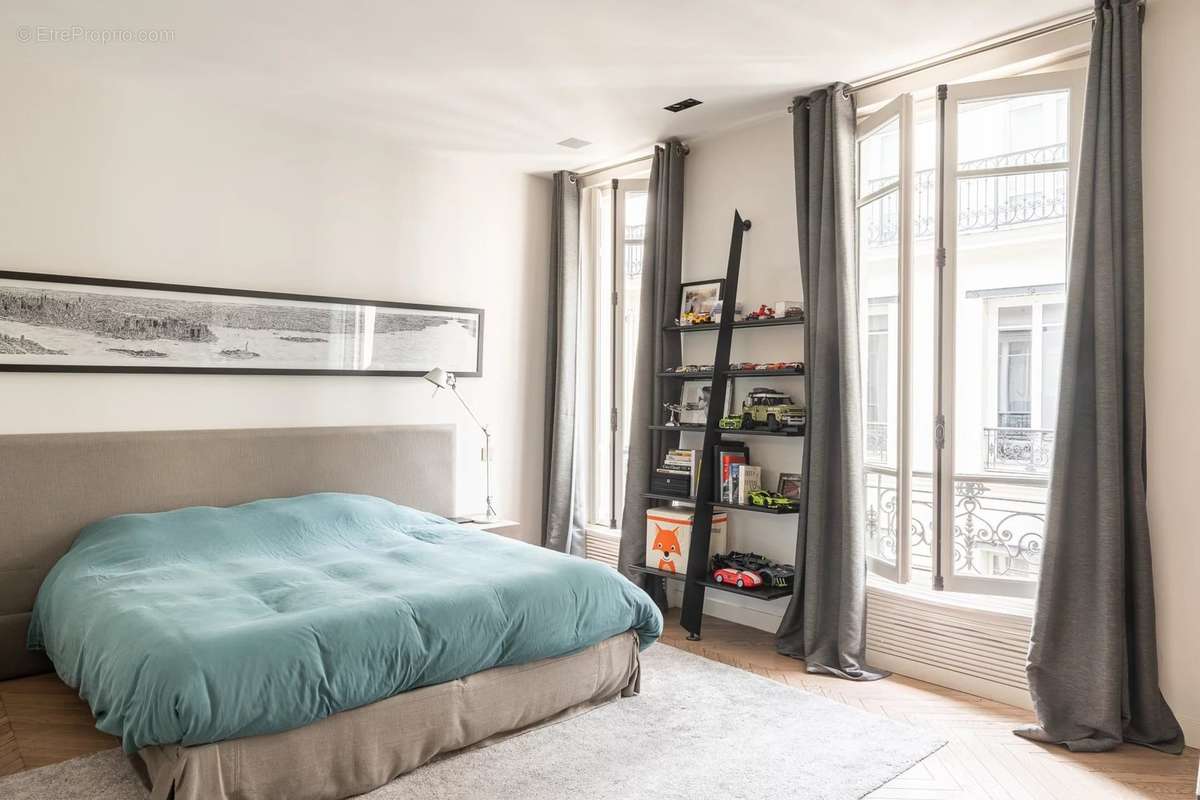 Appartement à PARIS-8E