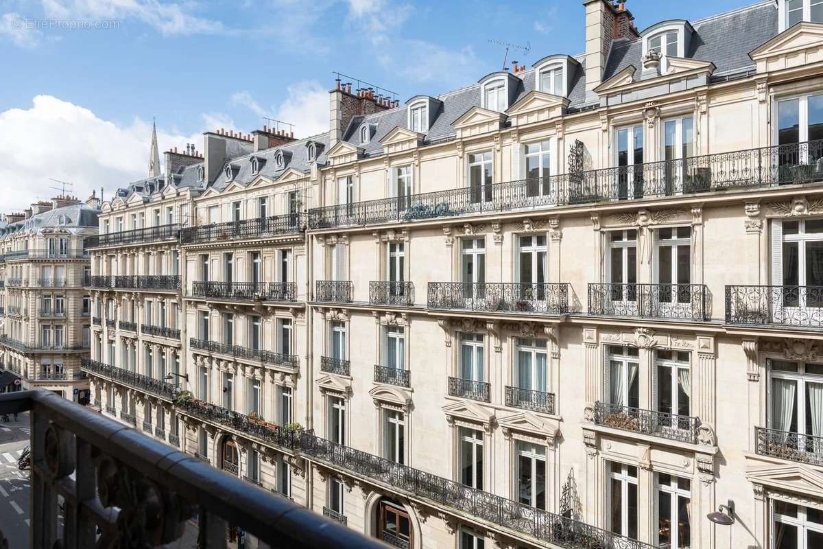 Appartement à PARIS-8E