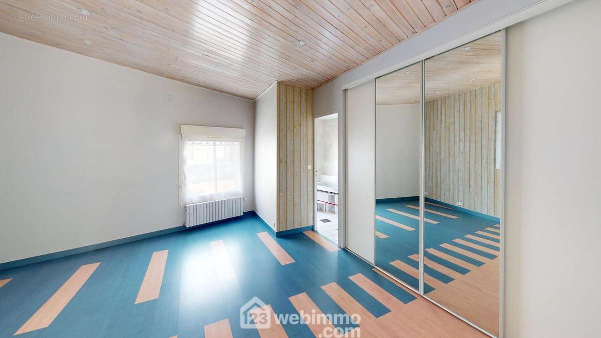 Chambre parentale avec dressing. - Maison à NANTES