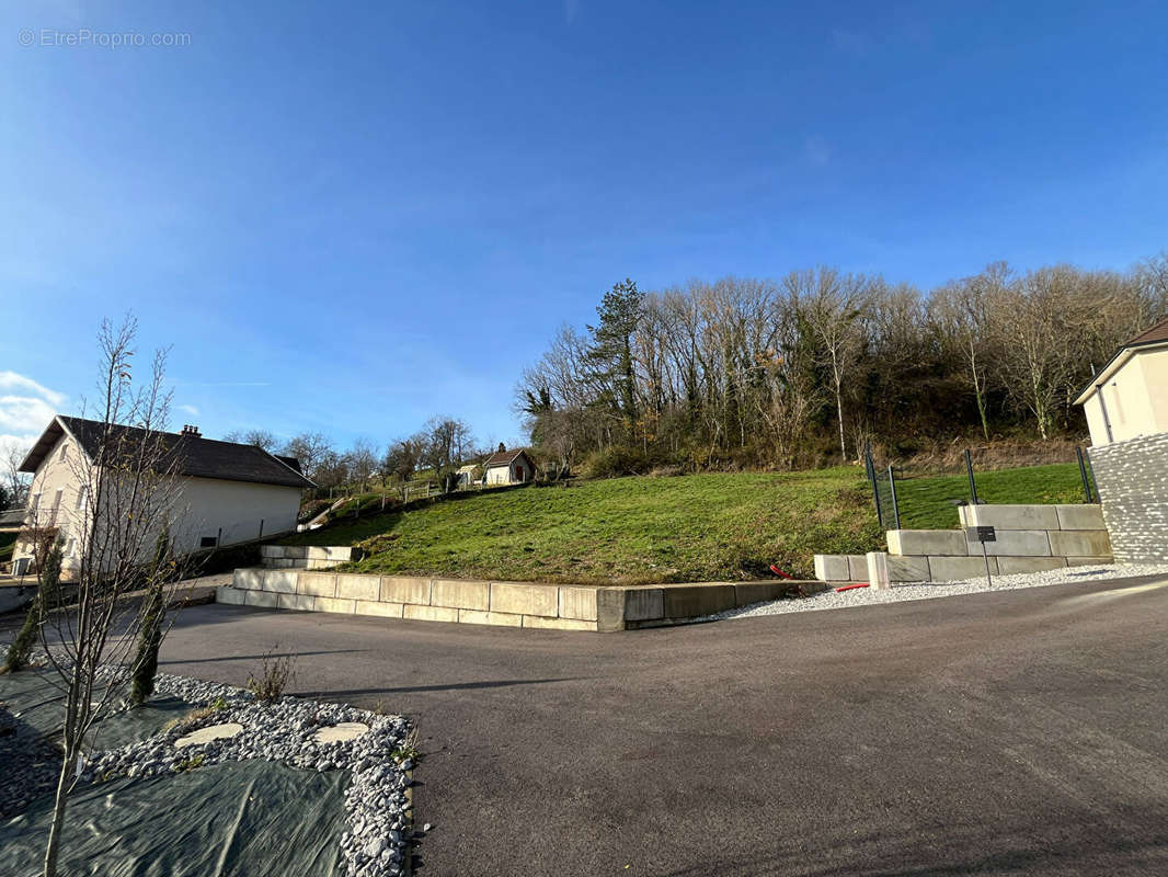 Terrain à LONS-LE-SAUNIER