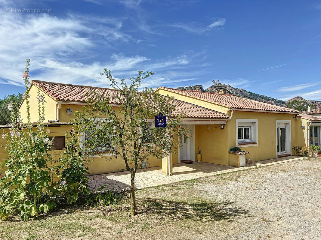 Maison à ROQUEBRUNE-SUR-ARGENS