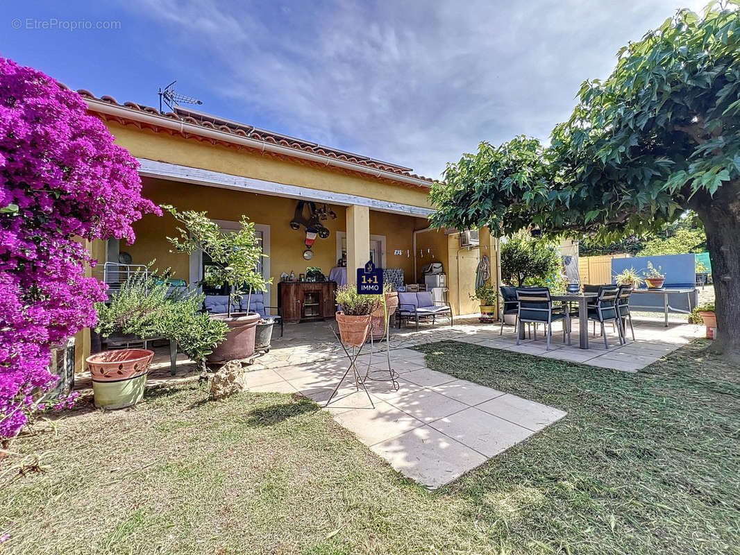 Maison à ROQUEBRUNE-SUR-ARGENS