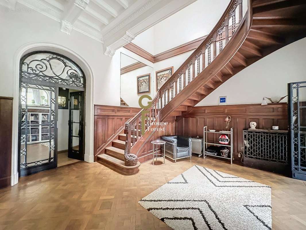 MAGNIFIQUE ESCALIER - Maison à ROUBAIX