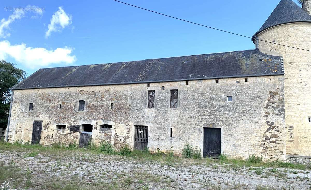 Bâtiment attenant à la maison. - Autre à COLOMBY